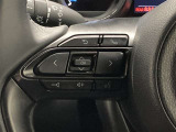 マルチインフォメーションディスプレイ内の表示切替や運転支援機能、オーディオの操作をステアリングから手を放さず行うことができ、運転に集中できます。