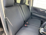 運転席まわりには十分なスペースがあり、大柄な方でもゆったり運転していただける環境です。