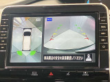 【アラウンドビューモニター】車を上から見下ろしているかのような映像で周囲の状況がひと目で確認、狭い駐車場に駐車するときも安心です♪