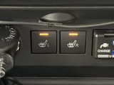 フロント両席にはシートヒーターが付いています!寒い日に便利な装備ですね。