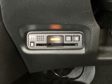 ハンドルの左下にETCがついています。高速道路の料金所の通過も楽々です。 カードの取り出しもしやすい場所についています。