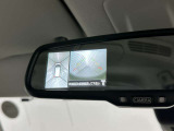ルームミラーにクリヤーなカメラ映像で後方視界サポート!車両周囲安全確認にも役立つ、アラウンドビューモニター映像 スマート・ルームミラー装備!