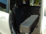 ゆとりある広々とした車内空間は、ドライブを始め買い物やレジャーなど、幅広く活躍します。一人でもみんなとでもお出かけを楽しみましょう!