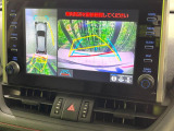 【パノラミックビューモニター】専用のカメラにより、上から見下ろしたような視点で360度クルマの周囲を確認することができます☆死角部分も確認しやすく、狭い場所での切り返しや駐車もスムーズに行えます。