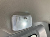 荷室のルームランプはLEDなので夜間の作業も見やすい☆