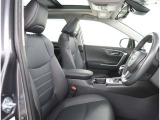 【フロントシート】運転しやすいドライバーズコックピット!ドライブが楽しくなります。