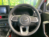 インテリアに合わせたデザインのステアリングは、運転される方のことも考え、運転しやすい形状、大きさです。是非一度、実際に触ってお確かめください。