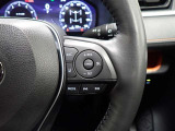 ステアリングスイッチ右側 車間距離切替スイッチ、LTAスイッチ、クルーズコントロールスイッチ、オーディオスイッチ。 前方から目を離すことなく操作できます!
