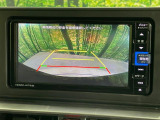 【バックカメラ】駐車時に後方がリアルタイム映像で確認できます。大型商業施設や立体駐車場での駐車時や、夜間のバック時に大活躍!運転スキルに関わらず、今や必須となった装備のひとつです!