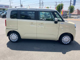 【スライド】リヤドアはスライドタイプなのでちょっと狭い駐車場でも乗り降り安心