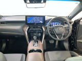 運転席周りのレイアウトをご覧ください。ナビゲーションが綺麗に装着されすっきり収まってますね!