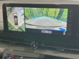 【アラウンドビューモニター】専用のカメラにより、上から見下ろしたような視点で360度クルマの周囲を確認することができます☆死角部分も確認しやすく、狭い場所での切り返しや駐車もスムーズに行えます。