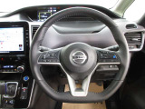運転が楽しくなる明るく開放的な運転席まわりです。