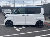 当店は照明・屋根付きスペースございますので雨天時も安心して現車確認が可能です。