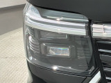 LEDヘッドライトは、点灯の瞬間から最大光量を発揮し、突然暗くなるトンネルなどでの安定感を高めます。