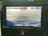 【バックカメラ】運転が苦手な方も車庫入れラクラクです!ギアをリバースに入れれば自動的に切り換わりますので、面倒な操作は不要です♪狭い駐車場もお車を傷つけず安心ですね!
