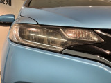 LEDヘッドライトは、点灯の瞬間から最大光量を発揮し、突然暗くなるトンネルなどでの安定感を高めます。