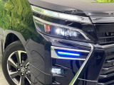 【LEDヘッドライト】悪天候や夜間走行時も良好な視界を確保し安心して運転できる高輝度LEDヘッドライトを装備!点灯速度が早く、消費電力も抑えられています。