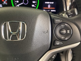 ハンドルにHondaセンシング系のクルーズコントロールやレーンキープアシストなどの操作スイッチが装備されています。ハンドルから手を離さず安全に操作できます。