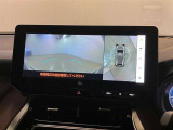 複数のカメラの映像をもとに、クルマを真上から見ているような映像をドライバーに提供し駐車をサポートする機能です。