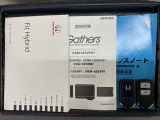 スマートキーは鍵をバッグに入れたままでもドアロックの開閉やエンジンのON・OFFができます。夜間や雨の日も鍵を探さなくて良いので便利です。