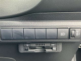オートマチックハイビームとは、先行車や対向車のライトを認識し、ハイビームとロービームを自動で切り替える機能です。夜道の視界を確保します。詳細は販売店スタッフまでおたずねください。