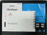 スマートキーは鍵をバッグに入れたままでもドアロックの開閉やエンジンのON・OFFができます。夜間や雨の日も鍵を探さなくて良いので便利です。