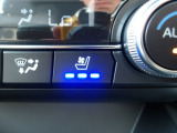 暑い夏の時期にとっても快適なシートベンチレーションを装備!シート内部に取り付けられたファンでシートの表面を換気して、涼しくしてくれます。
