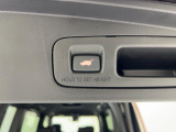 【パワーテールゲート】スイッチ一つでテールゲートの開閉が可能です。メモリー機能もあり便利です。