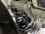 お車を安心してお乗りいただく為には、足回りの定期点検が欠かせません。サービスサポート(有償保証)では無料点検もご提供しており、安心のカーライフをお過ごしいただけるサポート体制が整っています。