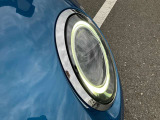 LEDヘッドライト&フロントフォグランプ キセノンに比べて明るさと照射範囲が向上し、消費電力も低減のため省燃費に貢献。