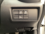 各種機能の切替スイッチは運転席パネル下に集約されています。任意で切り替え可能なため状況に合わせてお使いください。