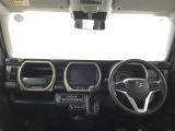 とっても見やすいメーターです。夜間時はラグジュアリーな気分にさせてくれる照明が魅力ですので、夜のドライブも楽しみになりますよ♪