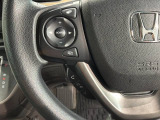 ステアリングにオーディオ操作スイッチが付いています。オーディオ画面に直接タッチしなくても操作が出来ますので、運転に集中できます。