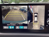バックギアに入れますとご覧のような画像に自動的に切り替わります。車庫入れ時に役立ちます。