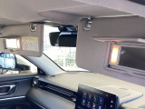 サンバイザーには、身だしなみを整える際に便利なバニティミラーが付いています。