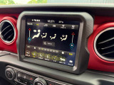 運転席・助手席の温度調節を個々に設定できるデュアルゾーンオートエアコンを装備しております。