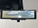 【インテリジェント ルームミラー】車両後方のカメラ映像をミラー面に映し出すので、車内の状況や、天候などに影響されずいつでもクリアな後方視界が得られます!