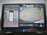 ナビ画面にアラウンドビュ-モニタ-の映像を映し出しています。  狭い場所での車庫入れをサポ-トしてくれる便利アイテムです。