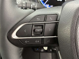 運転中、オーディオの操作をしてて、ハッとしたことはありませんか?ステアリングスイッチは、運転中でもハンドルでオーディオの操作が可能です。安全なドライブをサポートします。