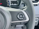 ステアリングスイッチ付き。前方から目を離すことなく操作することが可能です。