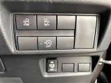 運転席スイッチ類。ここで両側のスライドドアの開閉ができます。