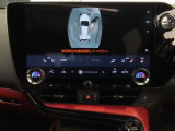 純正ナビ付です。もちろん車両後方を表示するバックガイドモニターが付いていて車庫入れ安心!