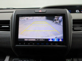 バックカメラの画像です。ガイドラインがスムースな車庫入れをサポートいたします!車庫入れの安心感がアップしますね☆