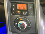 【オートエアコン】一度お好みの温度に設定すれば、車内の温度を検知し風量や温度を自動で調整。暑い&hellip;寒い&hellip;と何度もスイッチ操作をする必要はありません。快適な車内空間には必須の機能ですね♪
