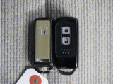 ◆スマートキー◆カギをバッグやポケットに入れたままでもドアロックの開閉ができる『スマートキー』付き!雨天や暗くなってもカギを取り出す必要がなくドアの開錠&エンジンも始動できます