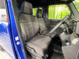 運転席シート廻りは使用感も少なく、良好な状態となっています。前オーナー様が丁寧に使っていたことがよくわかりますね。