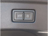 Audi正規ディーラーが高品質をお約束。高度な訓練・教育を受けたAudi専任メカニックが、100項目にもおよぶ精密な点検を実施。すべてクリアしたAudi車だけ、あなたのお手元に届けられるのです