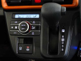 電動パーキングブレーキ・ブレーキホールドを装備してます。ホールド機能は信号待ちが多い一般道で疲労軽減になり、大好評です!
