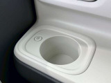 ドリンクホルダーがあって便利で長距離ドライブも可能です
